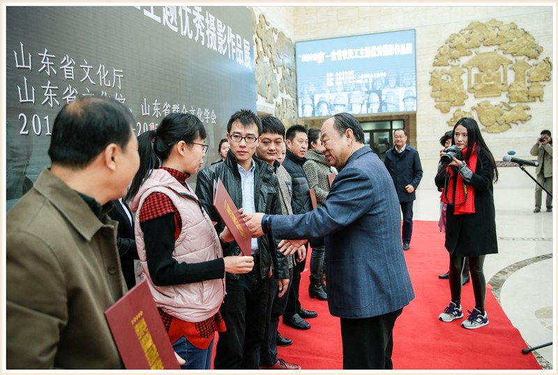 共圆中国梦山东省农民工主题摄影展开幕-3211.jpg